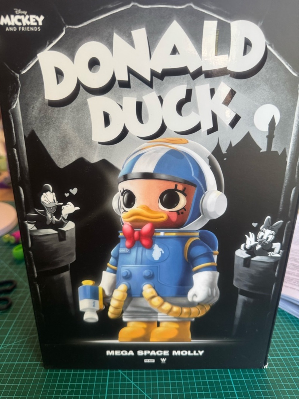 400% Mega Space Molly Donald Duck - Picture 8 of 9